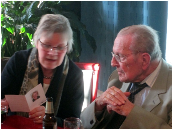 584x433 pixels (89K)