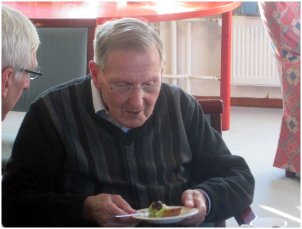 584x436 pixels (80K)