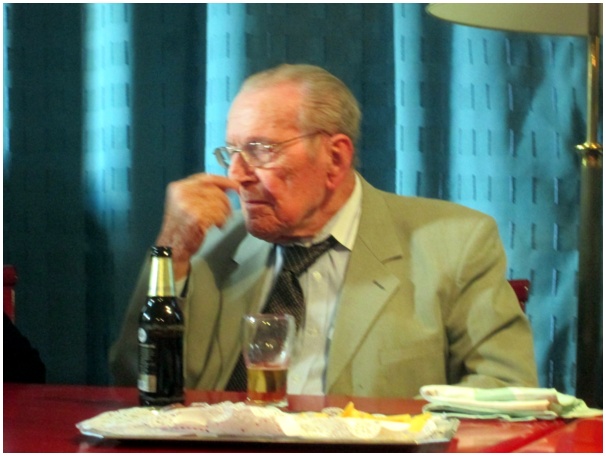 584x433 pixels (87K)