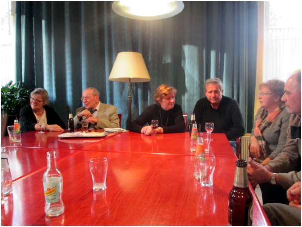 584x433 pixels (100K)