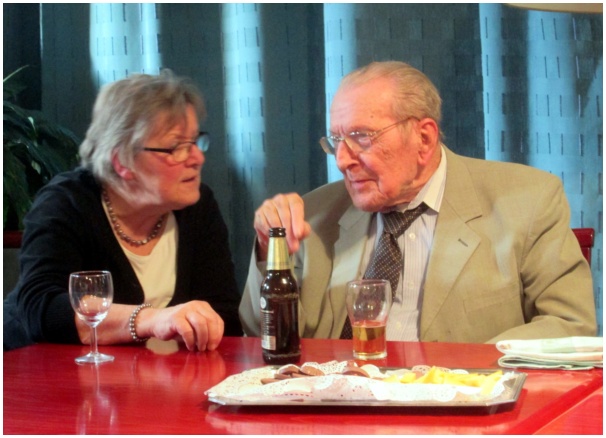 584x415 pixels (96K)