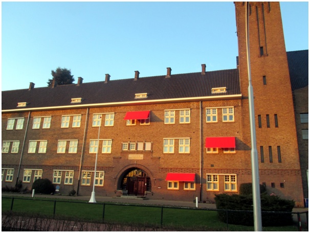 584x433 pixels (106K)